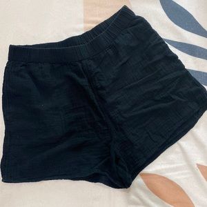 Universal thread medium linen shorts